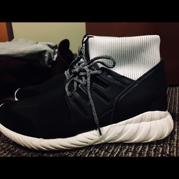 New adidas tubular Shoes - Picture 4 of 6